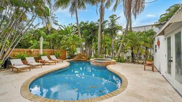 3 outdoor pools, a heated pool, open open 24 hours, pool umbrellas