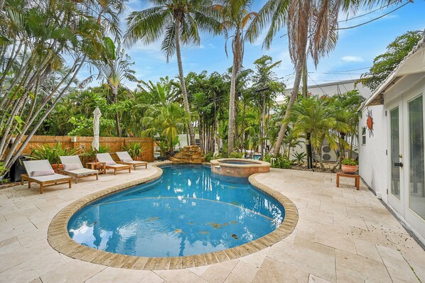 3 outdoor pools, a heated pool, open open 24 hours, pool umbrellas - Inn On The Drive ( Adults Only) (Wilton Manors)