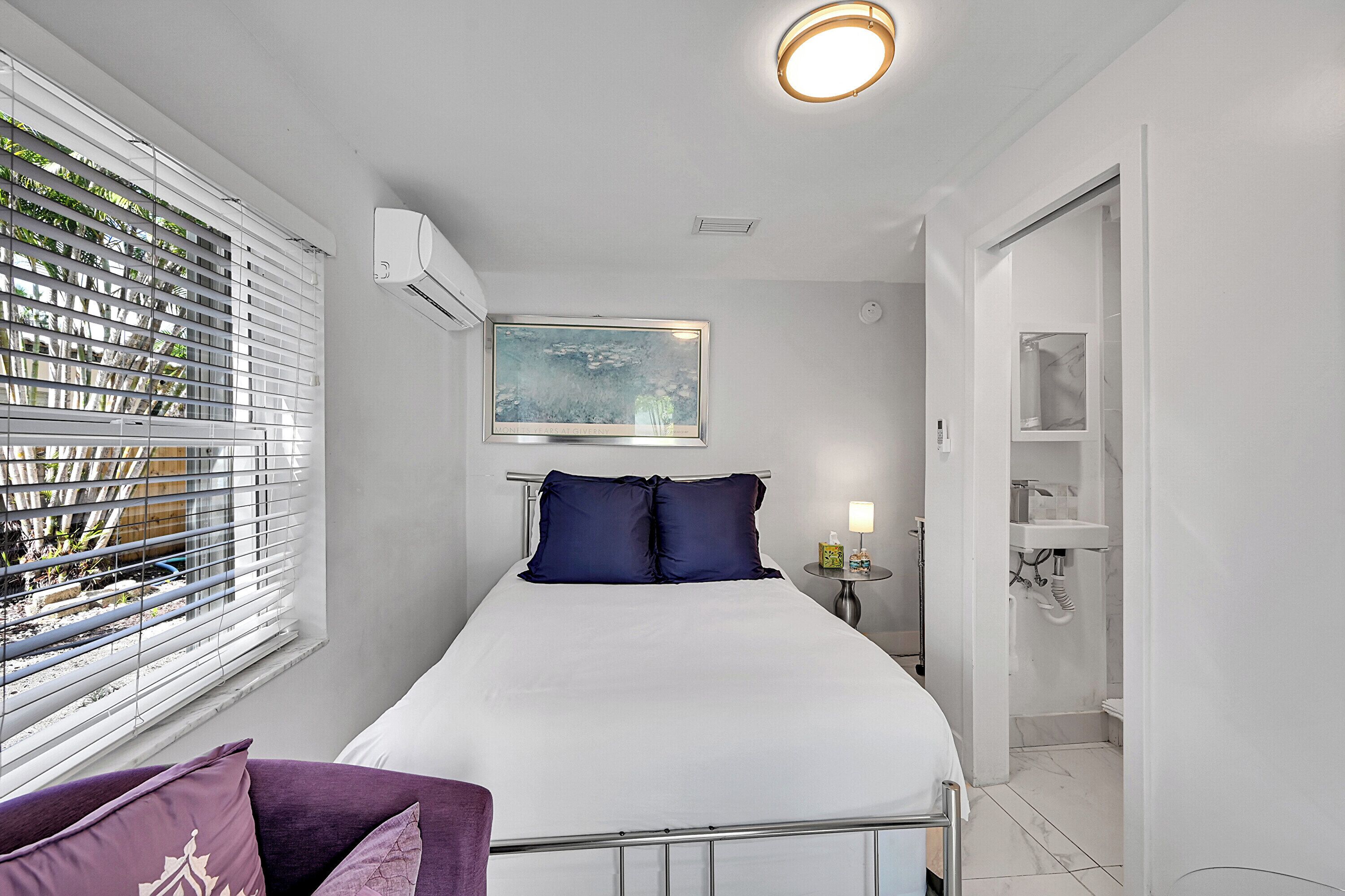 Cascade Haven - Full Bed - C1 | Egyptian cotton sheets, premium bedding, in-room safe, laptop workspace