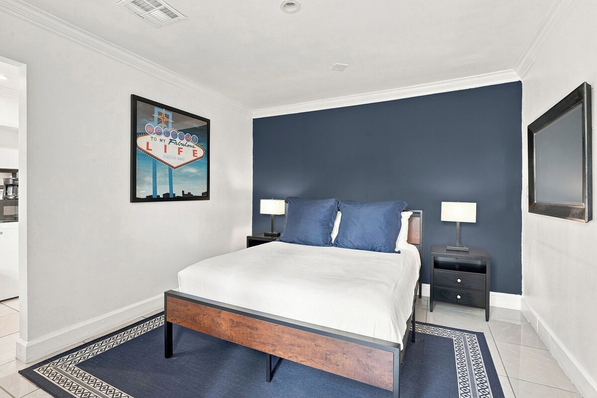 Courtyard Suite - Queen (B3)