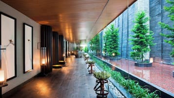 Couples treatment room(s), hot tub, steam room, body treatments
