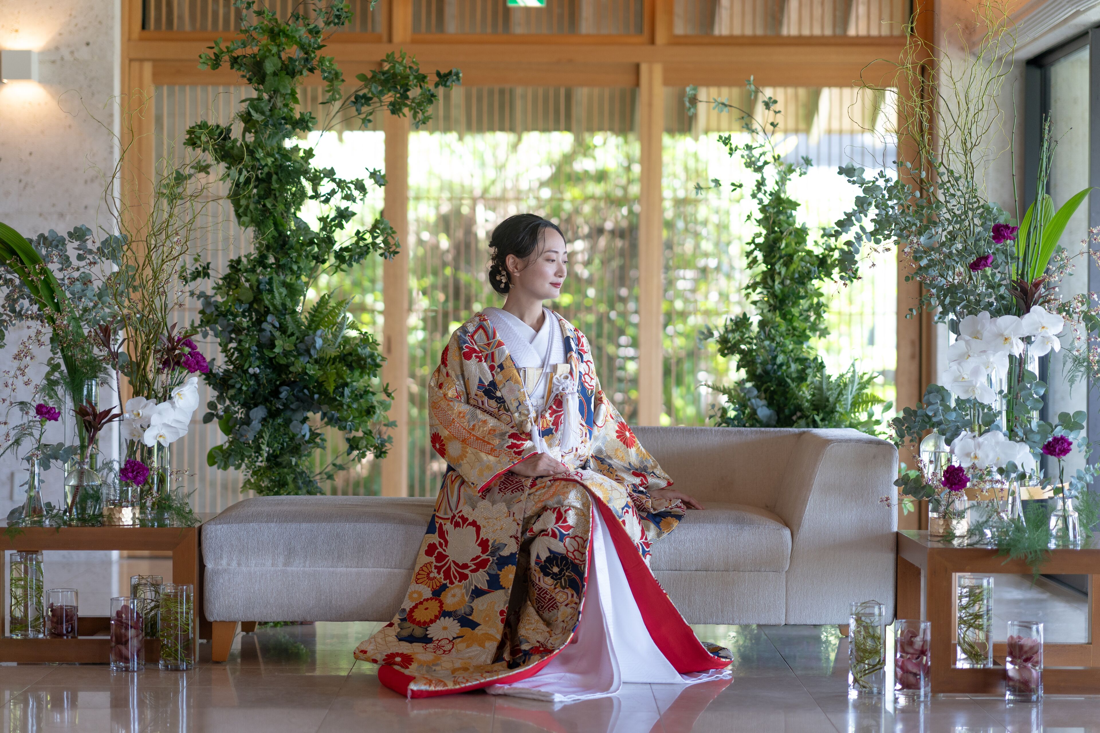 A traditional Japanese room with tatami flooring, a low wooden table, and a sofa.