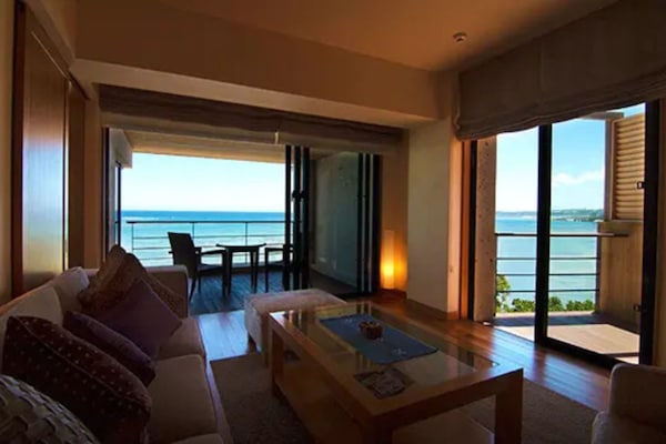 Executive Suite, Ocean View | Premium bedding, minibar, in-room safe, individually furnished