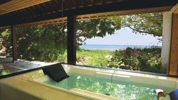 Garan Suite - Sengai no Ma | Bathroom | Separate bathtub and shower, deep-soaking bathtub, free toiletries