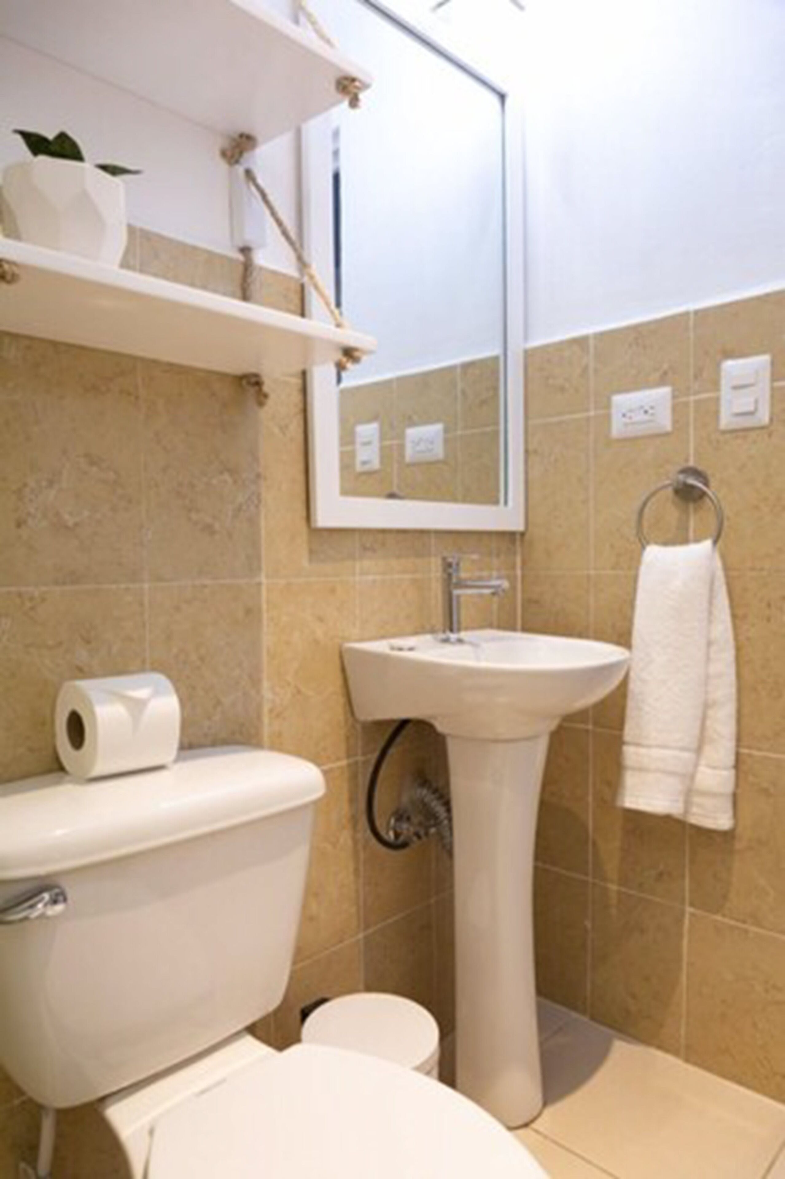 shower, free toiletries, towels