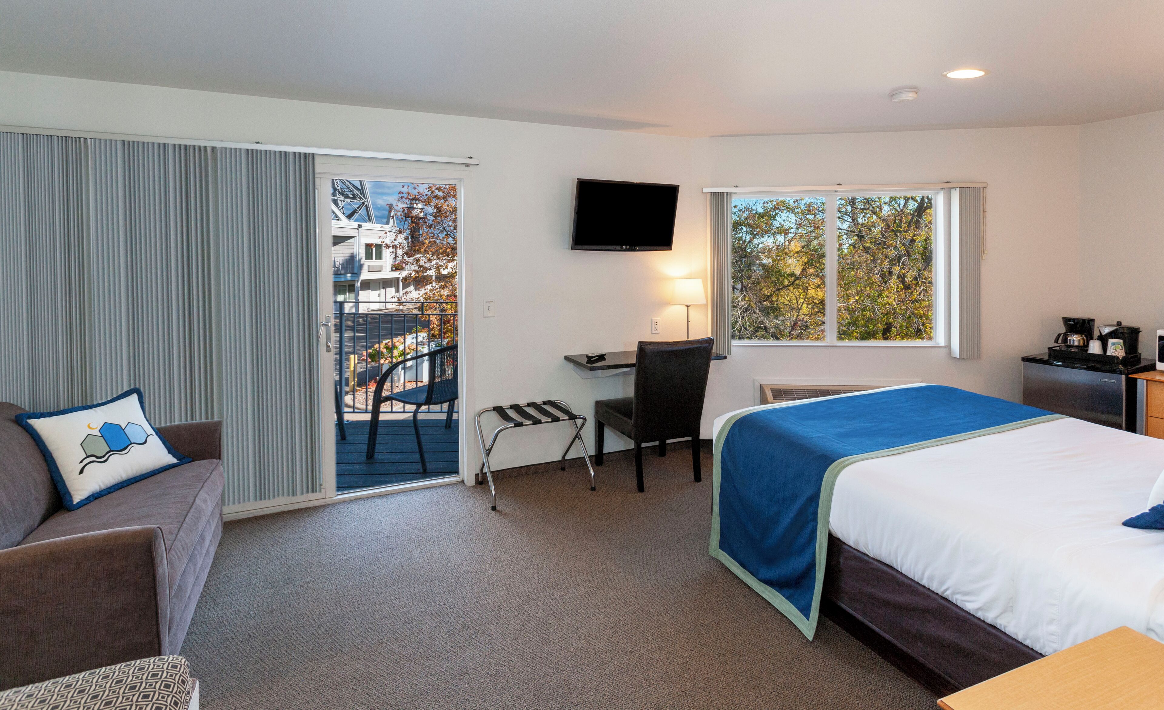 Premium bedding, soundproofing, iron/ironing board, free WiFi