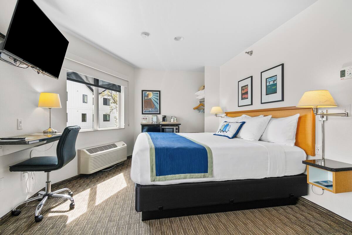 Classic Room, 1 King Bed with Sofa bed, Balcony (no water view) | Premium bedding, soundproofing, iron/ironing board, WiFi (free)