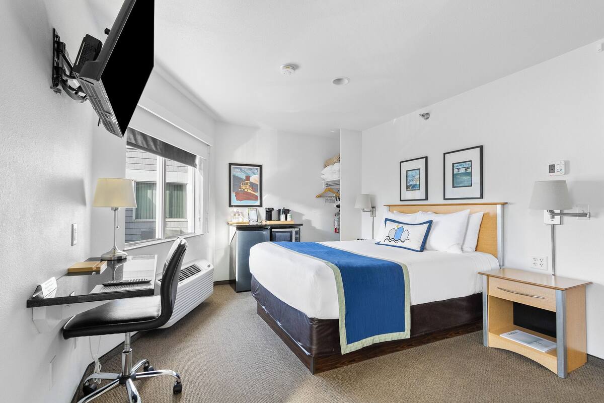 Classic Room, 1 Queen Bed with Sofa bed, Balcony (no water view) | Premium bedding, soundproofing, iron/ironing board, WiFi (free)