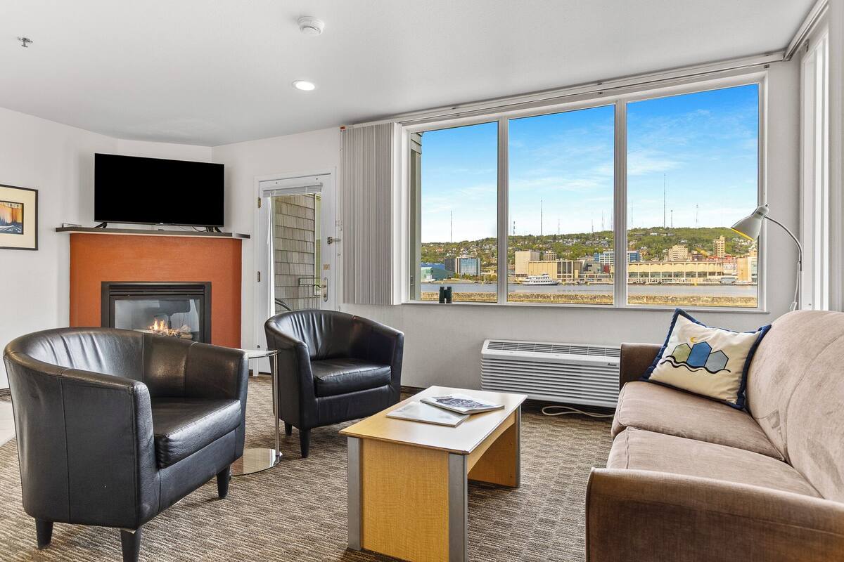 Executive Suite, 1 King Bed with Sofa bed, Hot Tub, Canal View | Living area | Video library