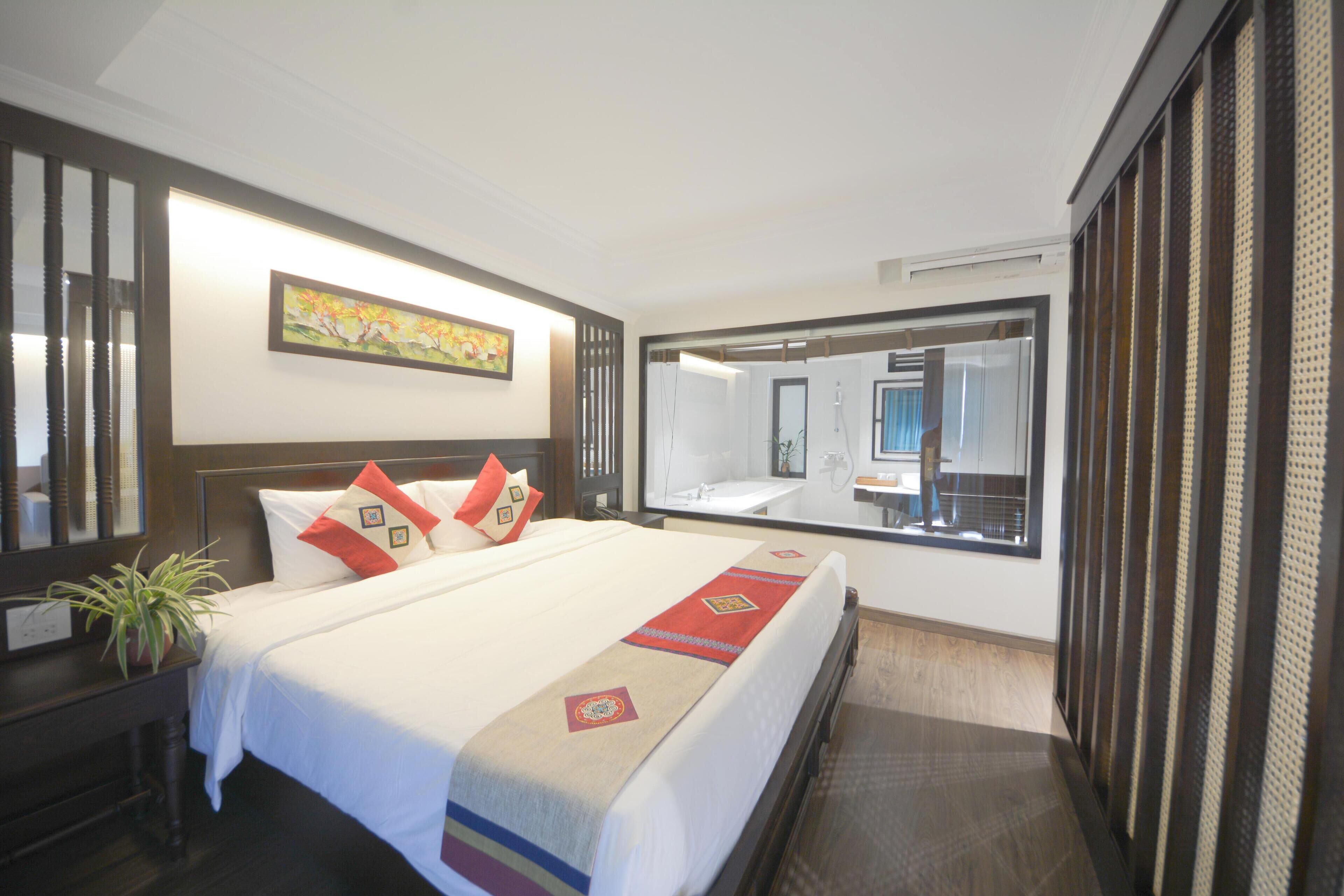 Junior Suite Mountain View | Minibar, in-room safe, desk, free WiFi