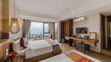 Minibar, in-room safe, desk, free WiFi