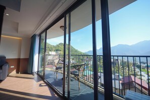 Junior Suite Mountain View | Terrace/patio