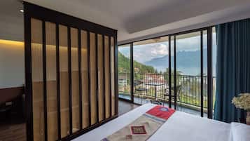 Suite Mountain View | Minibar, in-room safe, desk, free WiFi
