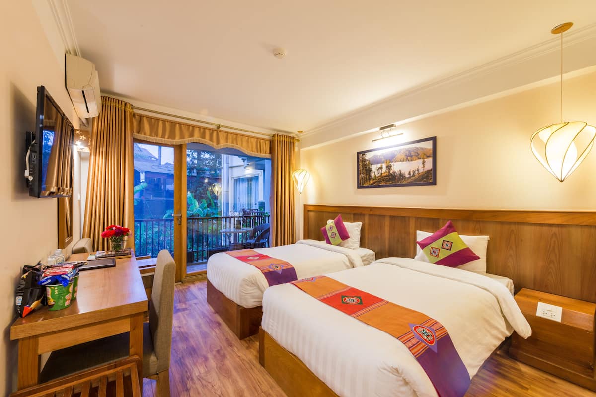 Deluxe Balcony Room | Minibar, in-room safe, desk, rollaway beds