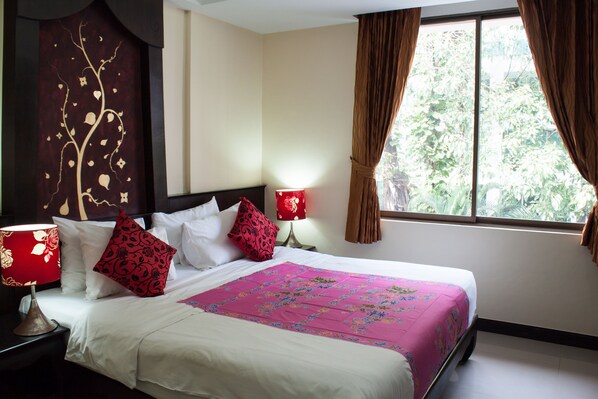 Superior Room | In-room safe, desk, iron/ironing board, free cribs/infant beds