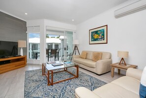 Deluxe-huoneisto | Olohuone | Taulutelevisio