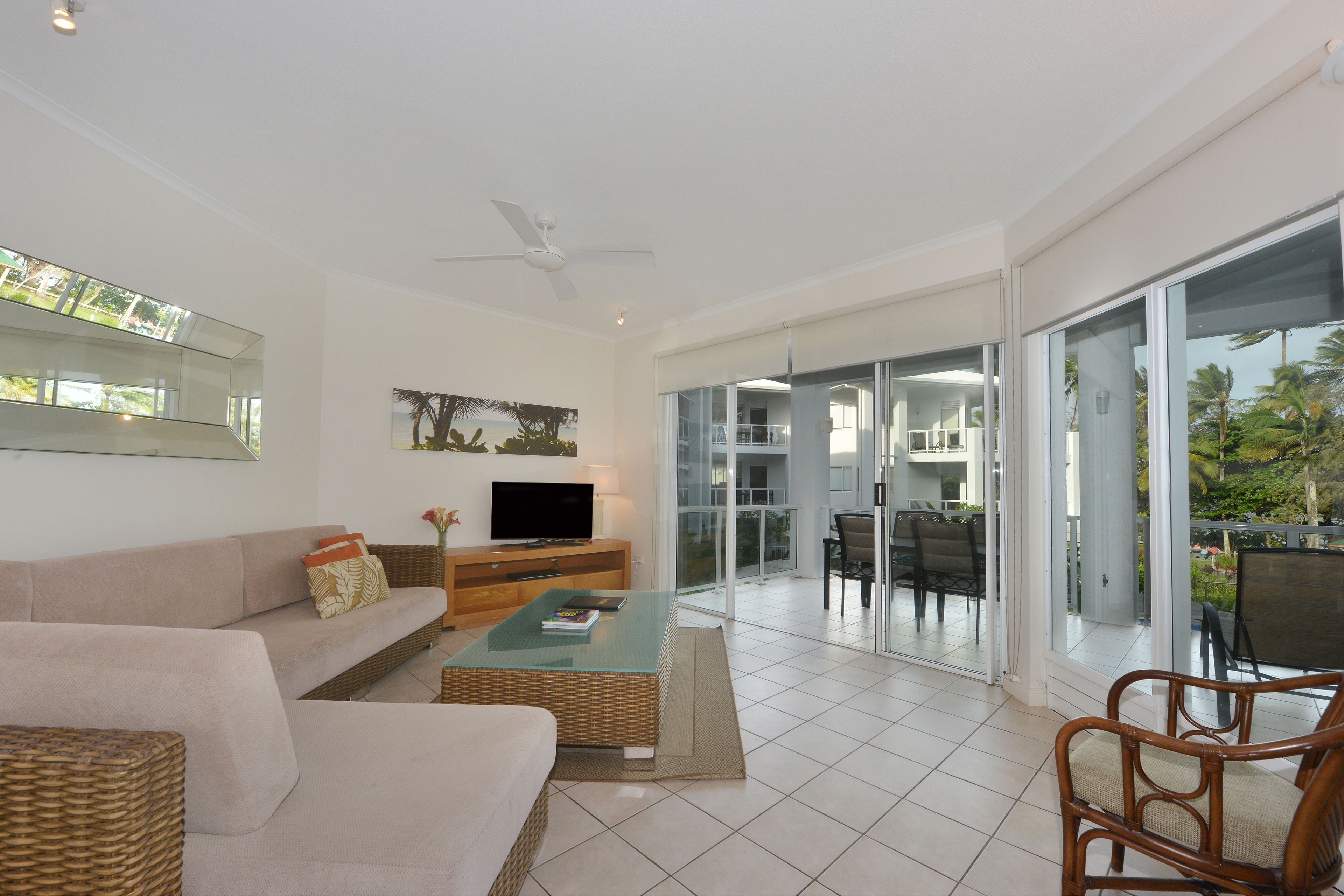 Apartment | Living area | Flat-screen TV