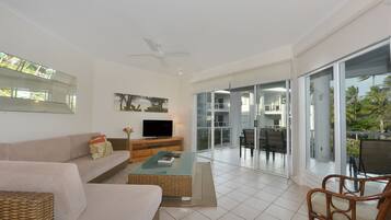 Apartment | Living area | Flat-screen TV