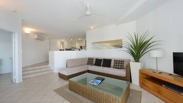 Apartment | Living area | Flat-screen TV