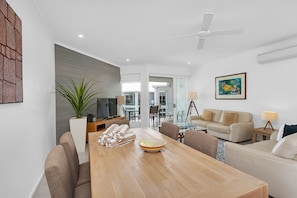 Flat-screen TV - Seascape Holidays- Beaches (Port Douglas)