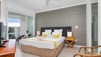 Apartemen Deluks | Dilengkapi dengan perabotan berbeda-beda dan setrika/meja setrika