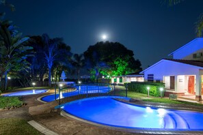 Breakfast, lunch, dinner served; international cuisine  - The Royal Villas Swaziland (Lobamba)