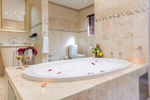 Suite | Bathroom | Shower, free toiletries, hair dryer, bathrobes - The Royal Villas Swaziland (Lobamba)