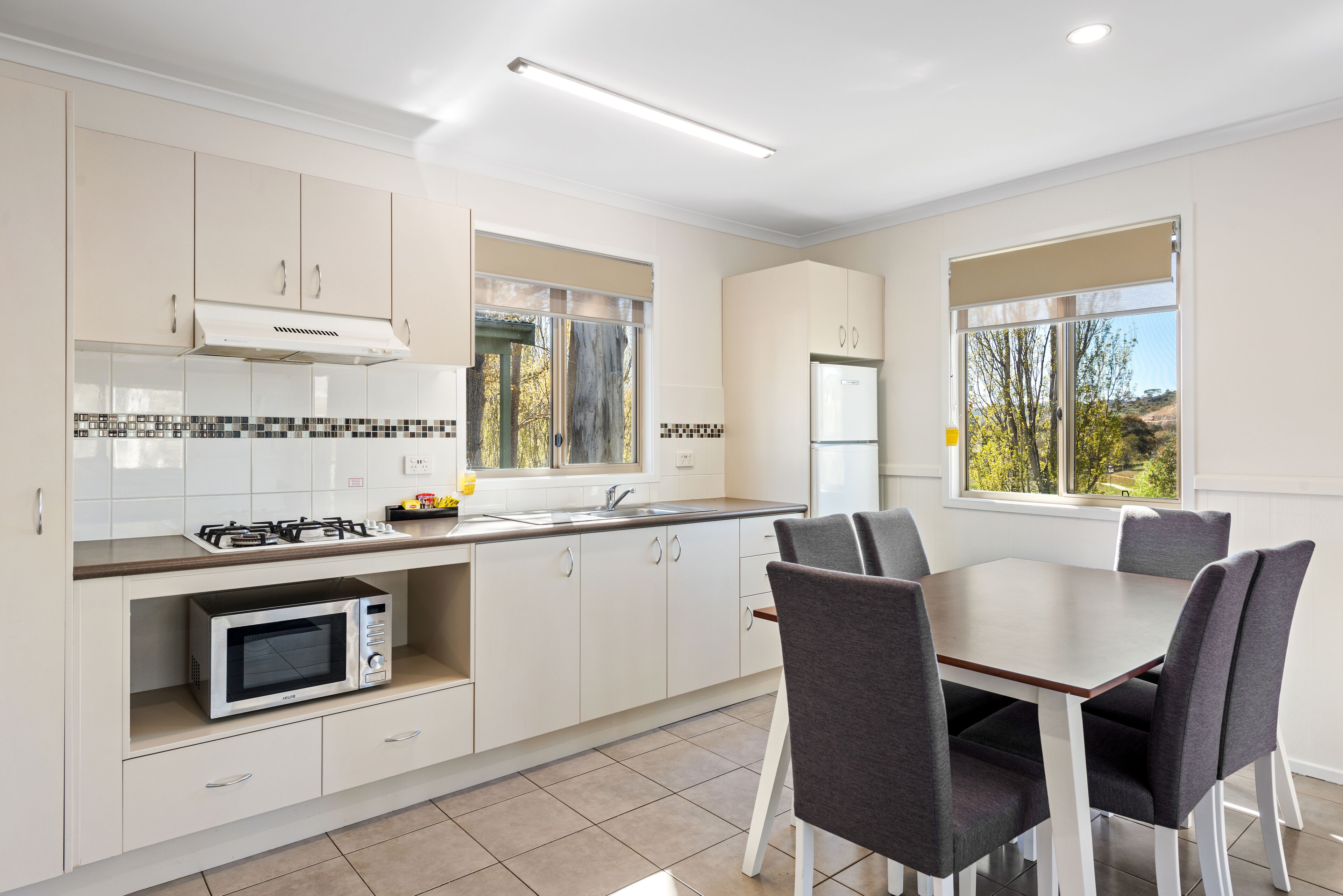 Deluxe 2 Bedroom Cabin - Sleeps 5 | Private kitchen