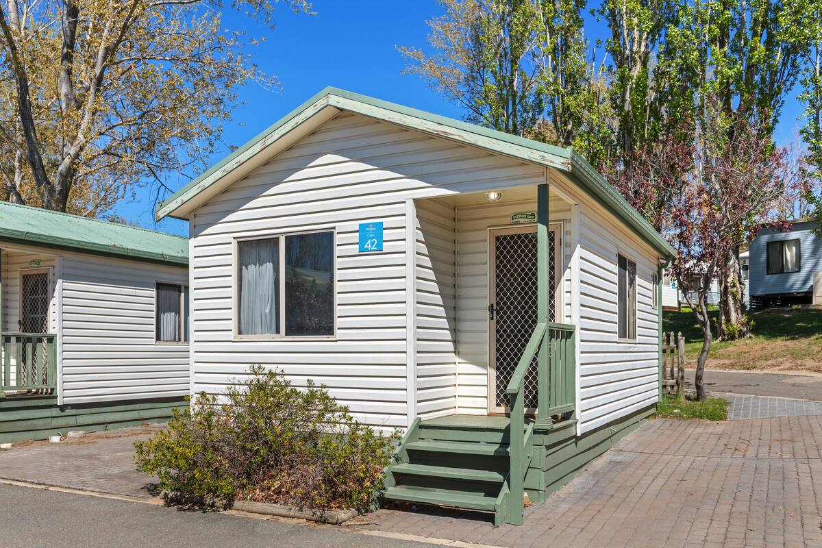 Standard 1 Bedroom Cabin | Terrace/patio