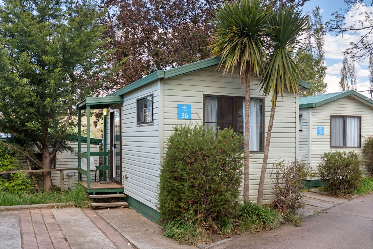 Economy Studio Cabin (No Bathroom) | Terrace/patio