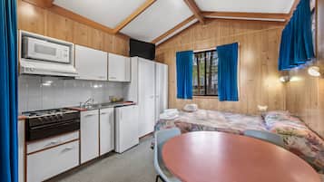 Economy Studio Cabin (No Bathroom) | Cuisine privée