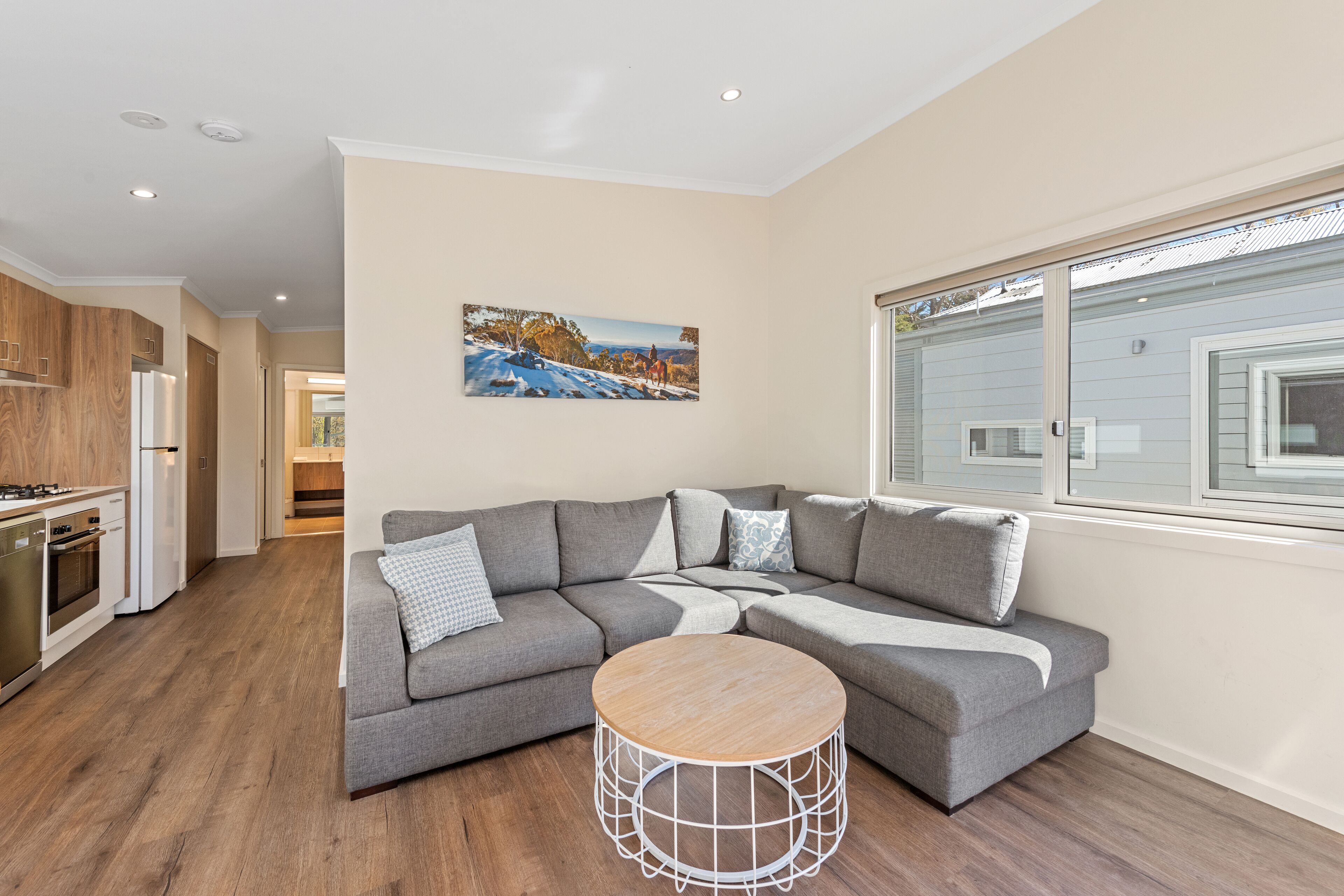 Deluxe 2 Bedroom Cabin - Fireplace | Living area