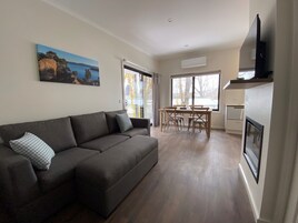 Cabaña superior, 2 habitaciones, chimenea | Zona de estar