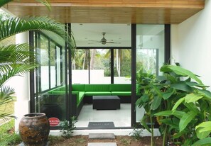 Televisión de pantalla plana, reproductor de DVD