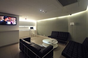 Lobby-lounge