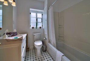 Appartement Standard, 4 chambres | Salle de bain