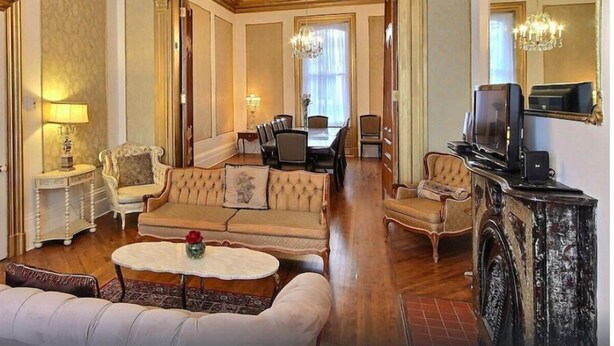 Casa adossada clàssica | Sala d'estar | Televisor de pantalla plana, Netflix i serveis de streaming 