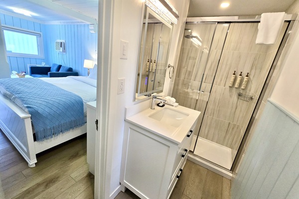 Skywood Cottage, 1 Queen Bed, 1 Sofa Bed, Pet-Free | Bathroom | Rainfall showerhead, free toiletries, hair dryer, electronic bidet