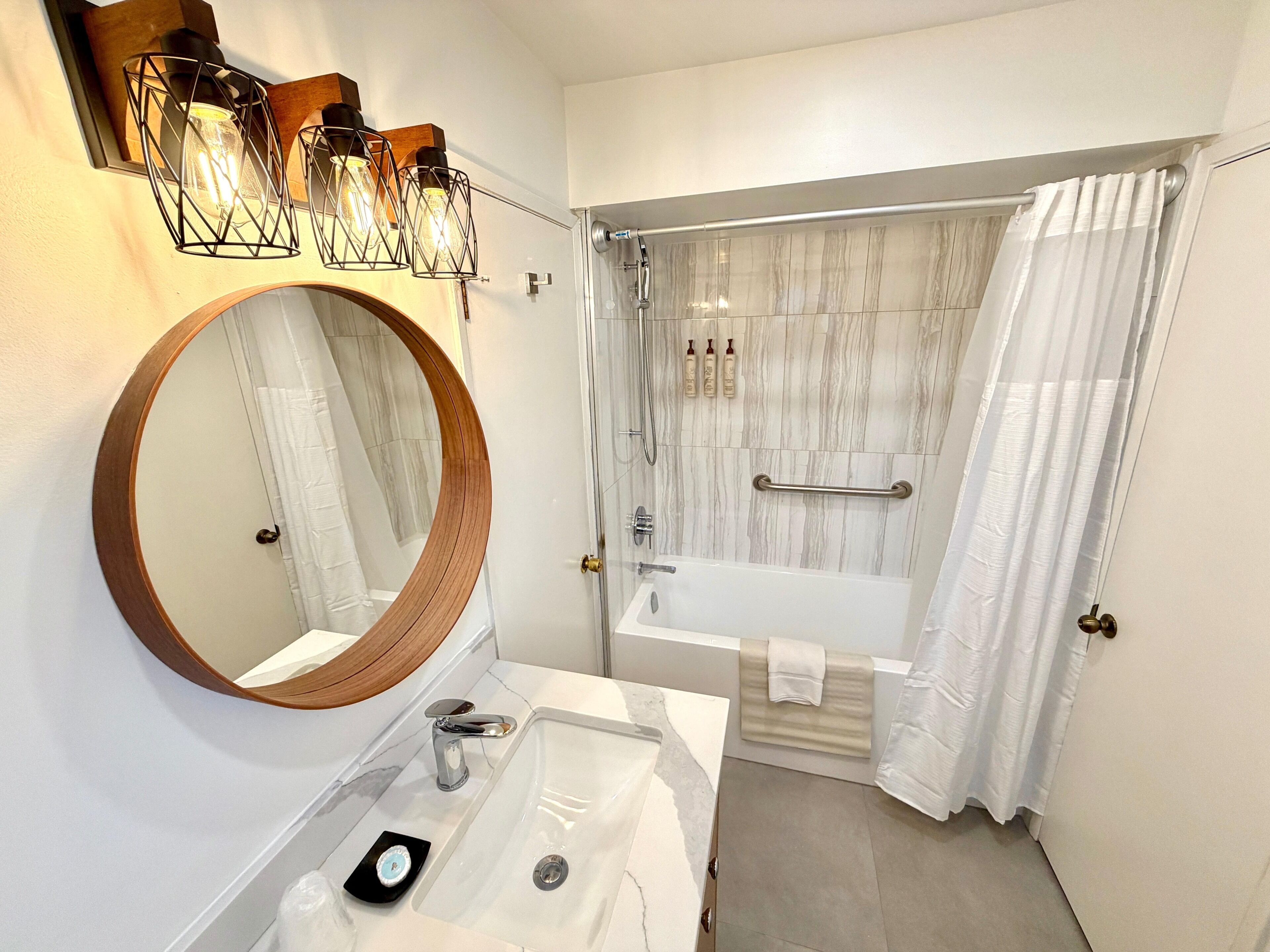 Brickwood Family Cottage, 2 Bedrooms, Kitchenette, Pet-Friendly | Bathroom | Rainfall showerhead, free toiletries, hair dryer, electronic bidet