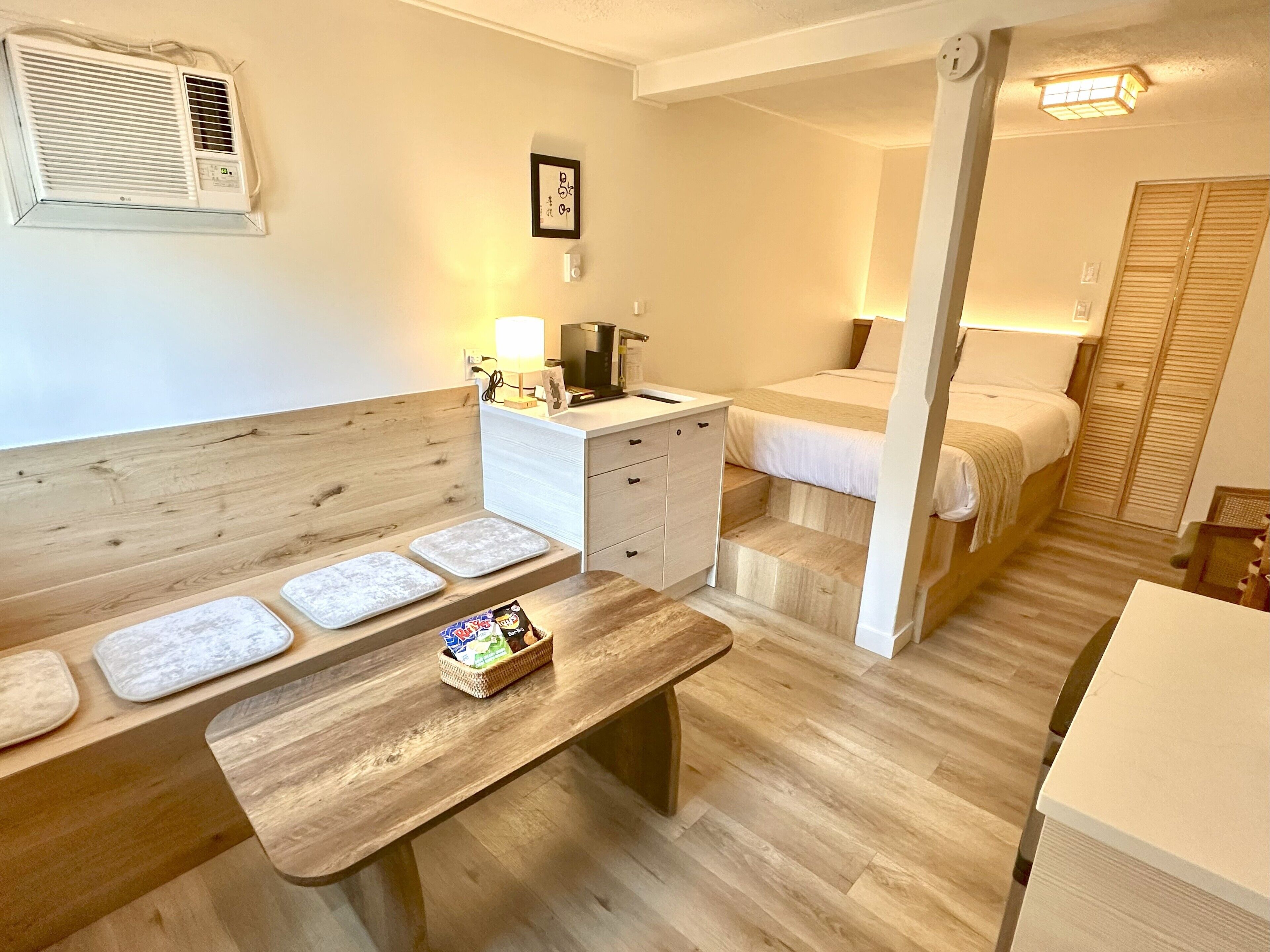 Chalet rustique de style japonais | Fer et planche à repasser, accès au Wi-Fi (inclus), literie fournie