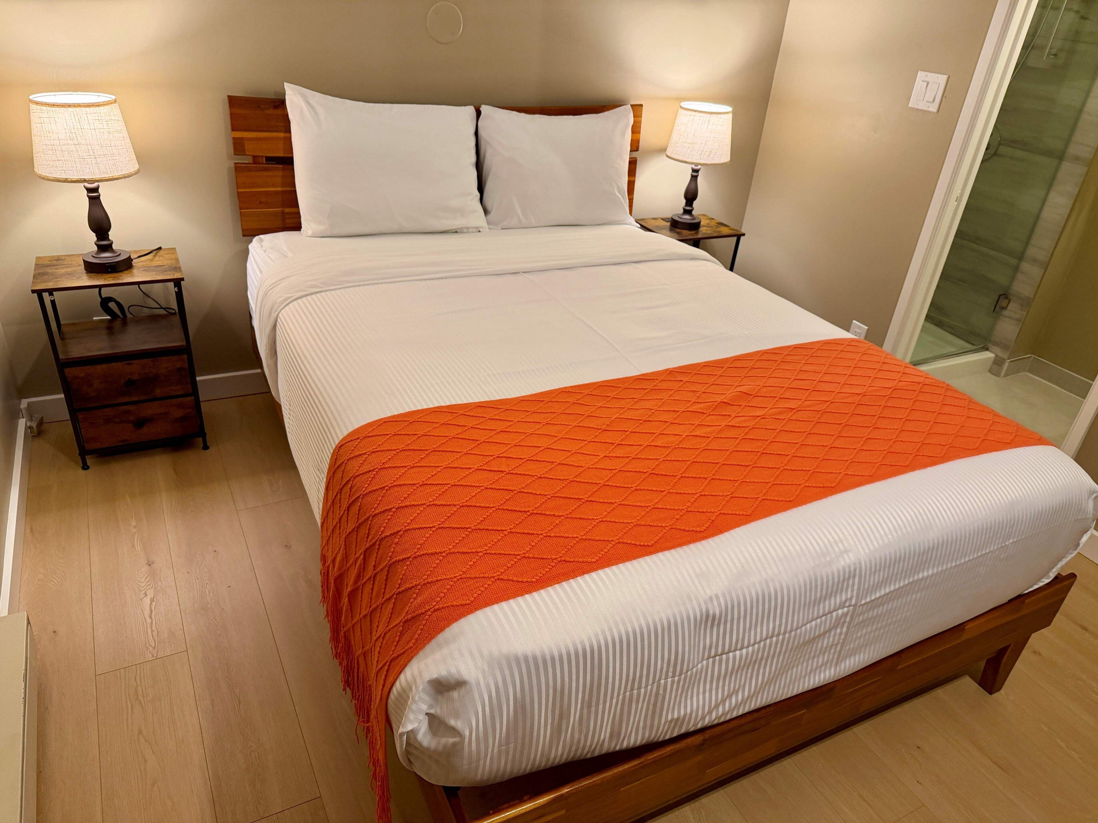 Habitación estándar, 1 cama Queen size | Decoración personalizada, tabla de planchar con plancha y wifi gratis 