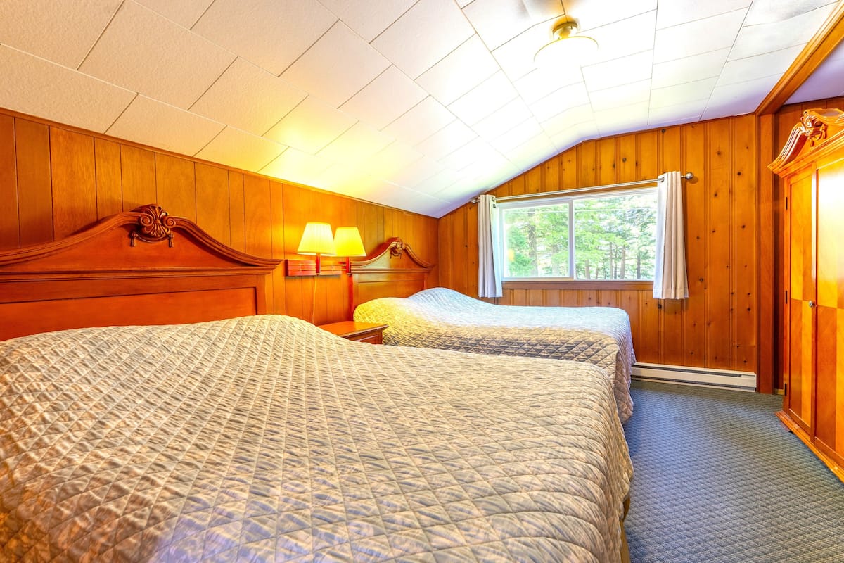 Swiss Cottage, 3 Queen Beds, Kitchen, Pet-Free