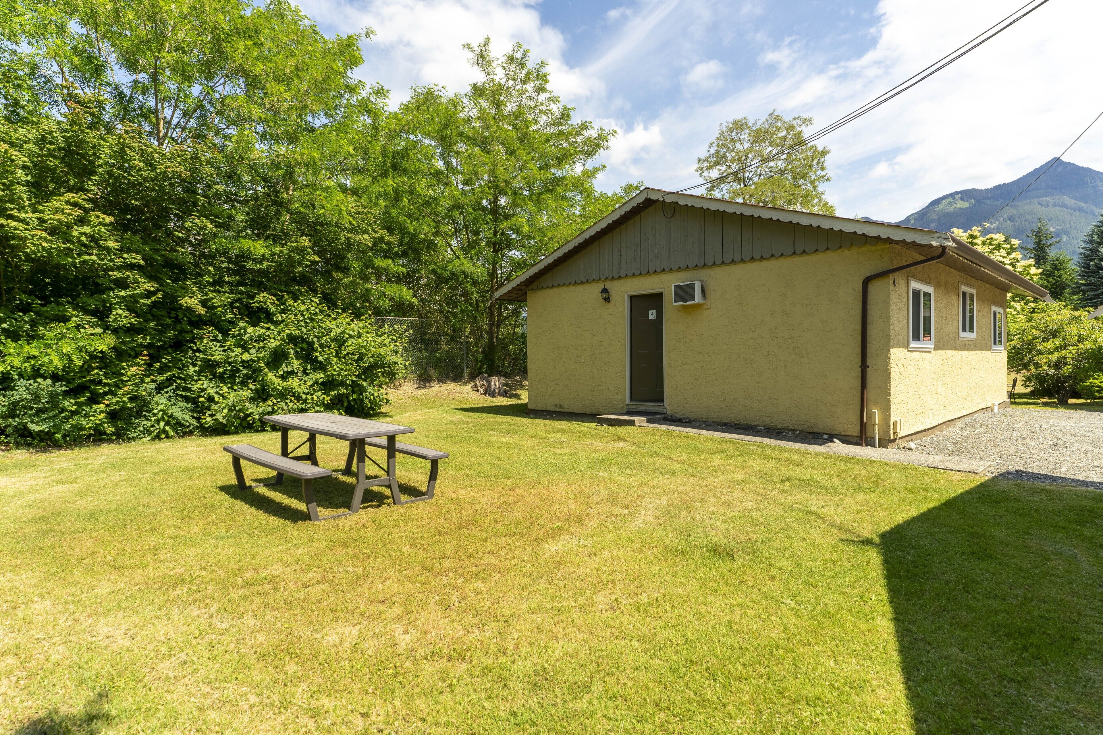 Familjestuga - 2 queensize-sängar - icke-rökare - utsikt mot bergen | Strykjärn/strykbräda, gratis wi-fi och sängkläder