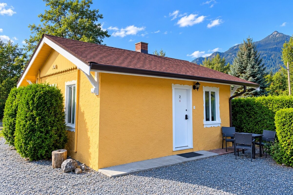 Brickwood Family Cottage, 2 Bedrooms, Kitchenette, Pet-Friendly | Iron/ironing board (on request), WiFi (free), individually decorated