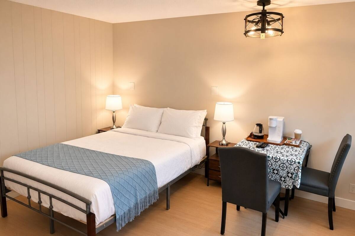 Standard Room, 1 Queen Bed, No Pet | Iron/ironing board (on request), WiFi (free), individually decorated