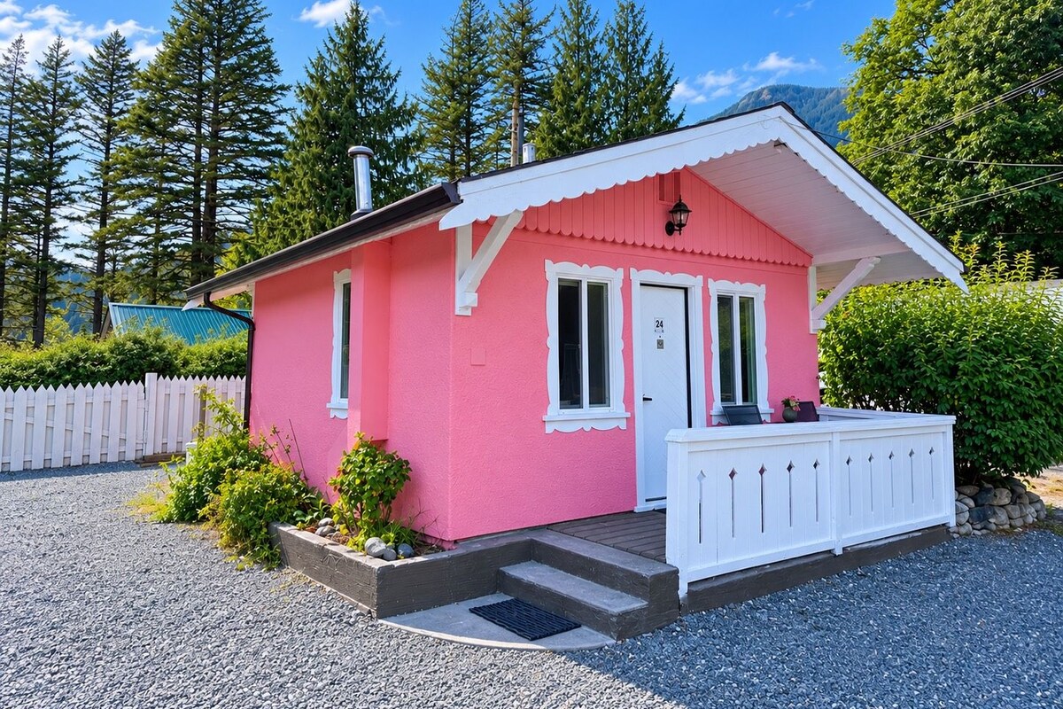 Dream Cottage, 1 Queen Bed, Kitchenette, No Pet | Iron/ironing board (on request), WiFi (free), individually decorated