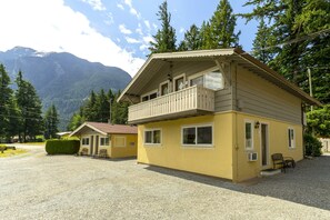 Front of property - Richca Chalets Resort (Hope)