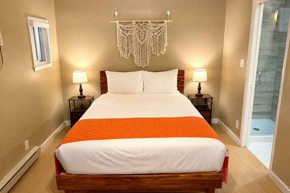 Bohemian Room, 1 Queen Bed, Pet-Friendly | Iron/ironing board (on request), WiFi (free), individually decorated