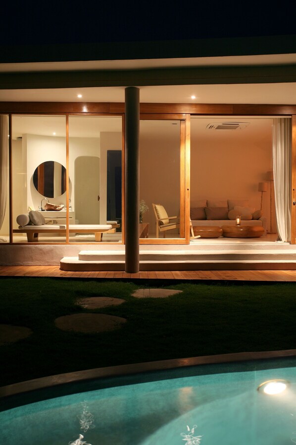 one bedroom pool villa suite | 1 Schlafzimmer, hochwertige Bettwaren, Daunenbettdecken, Minibar