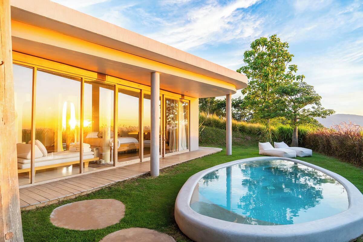 sala pool villa | 高級寢具、羽絨被、迷你吧、客房內保險箱